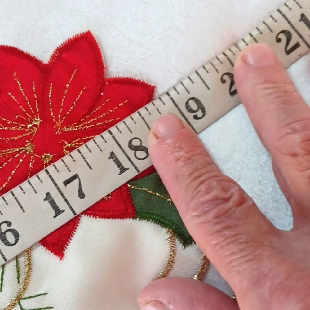Poinsettia Red Embroidery Table Cloth 51 W 68L  Cream 5 Matching Place Settings